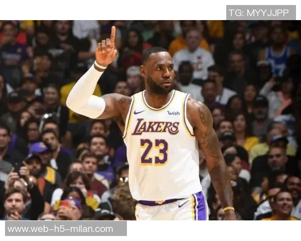 布莱斯前场篮板补篮詹姆斯兴奋转发赛场瞬间赞叹6号表现出色